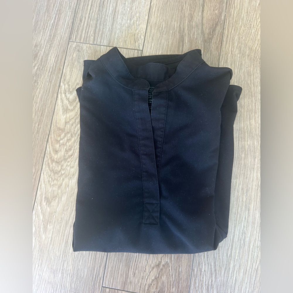 Figs Rafaela Black Scrub Top (small)